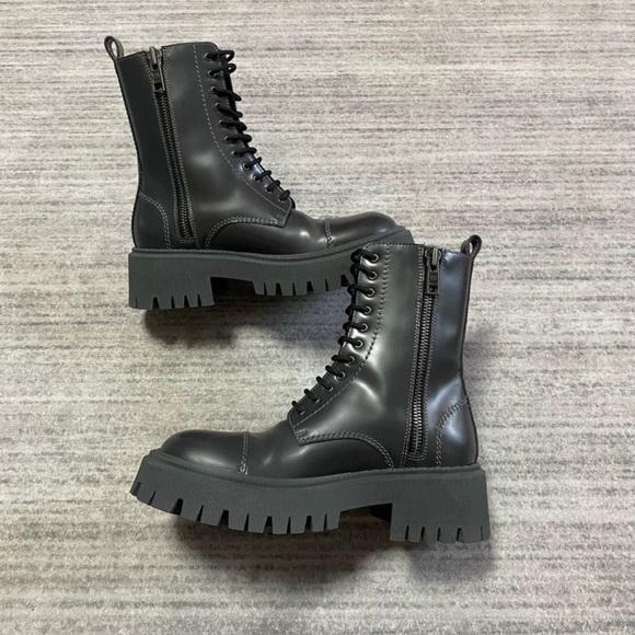 Balenciaga Black Leather Combat Boots - Picture 1 of 8